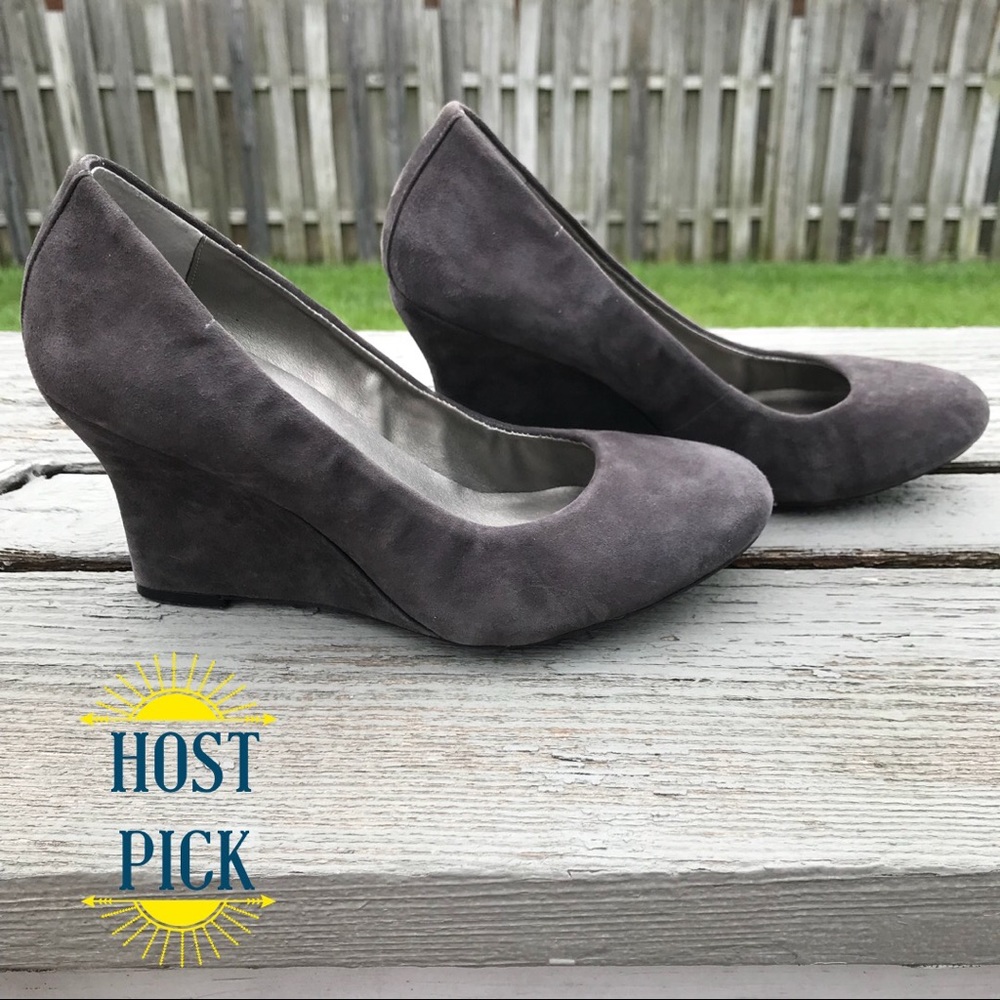 ⭐️HP Everyday Essentials⭐️ EUC Suede Leather Wedge